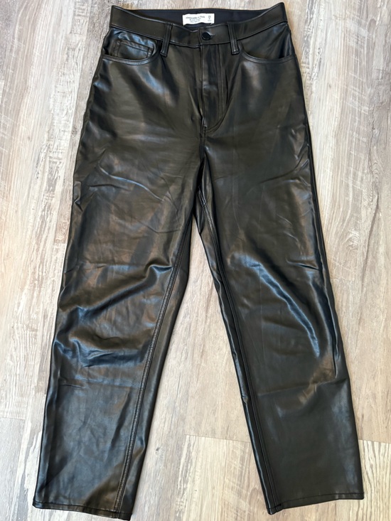Abercrombie & Fitch Pants - Abercrombie & Fitch High Rise 90s Relaxed Vegan Leather Pants Size 6/28 EUC